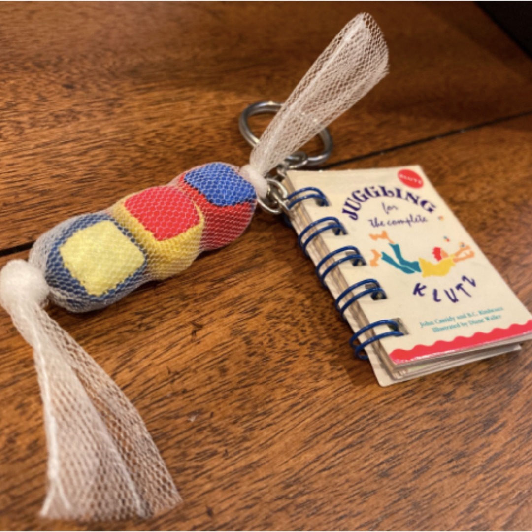 Thom Wall's keychain of the "Juggling for the Complete Klutz" kit