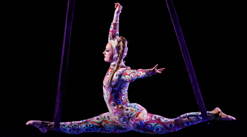 Aerial artist in Frequent Flyers program 2021 showcase performs splits