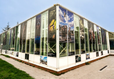 Invernadero de Circo, a photography exhibition at the El Invernadero circus school, shows 55 of Gaby Merz' photographs that adorn the outside of the school building