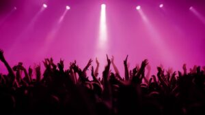 What Kelly Clarkson and Taylor Swift Do Differently for Their Tour Crews