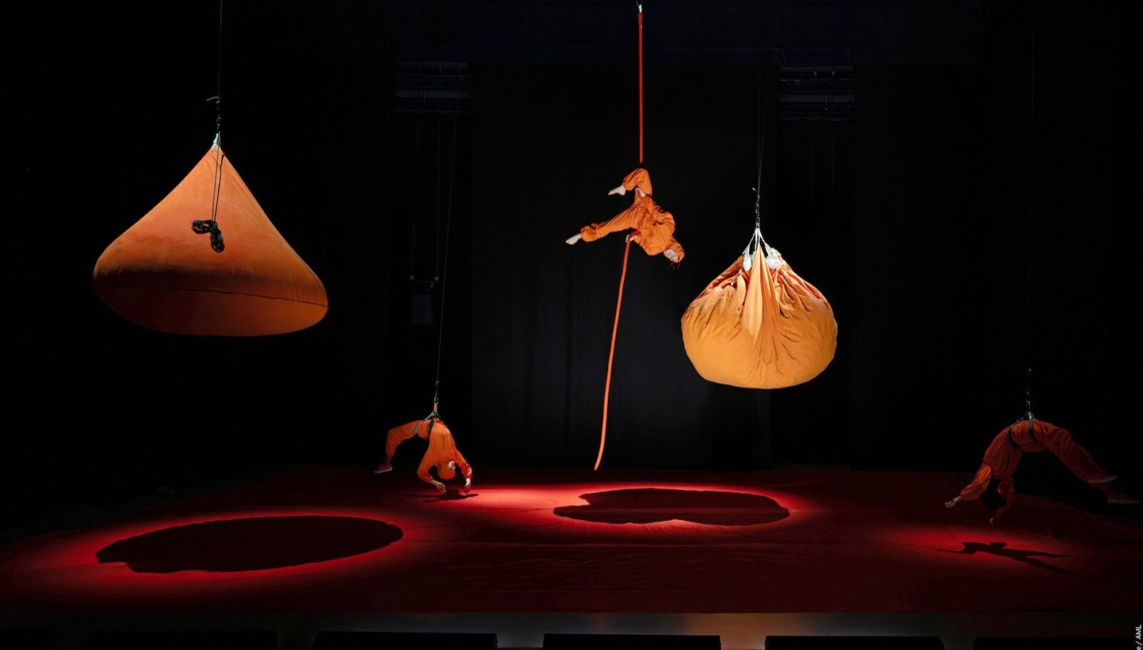 Chwallow — When Circus Becomes Monochrome - StageLync