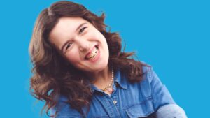 Comedian Rosie Jones Announced as Special Guest on ‘The Show People Podcast’ Live Recording