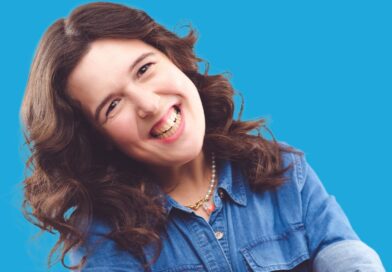 Comedian Rosie Jones Set for The Show People Podcast Live